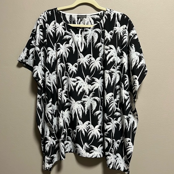 Vince Camuto Tops - Vince Camuto Oasis Kaftan Top